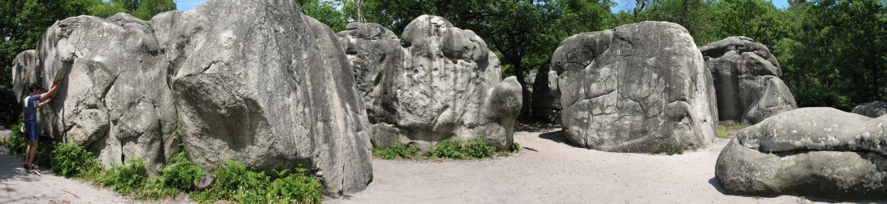 Bloc d'escalade au Cuvier à Fontainebleau